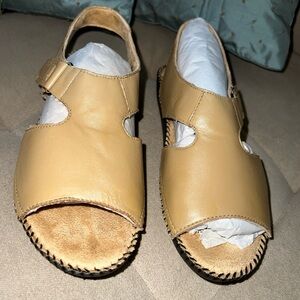 Naturalizer Scout Tan Leather Open-Toe Women’s size 8M
